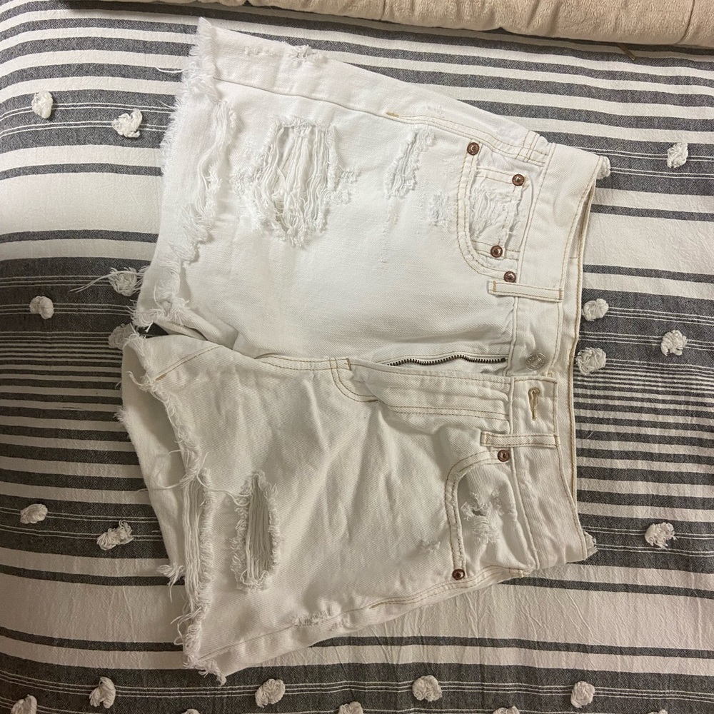American eagle frayed shorts.
